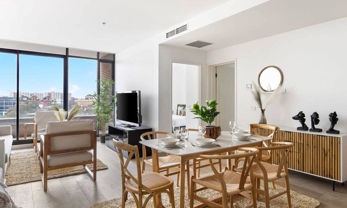 Carlton South Apartment | A Lux 2BR Apt Next to Melbourne Uni, FREE Parking