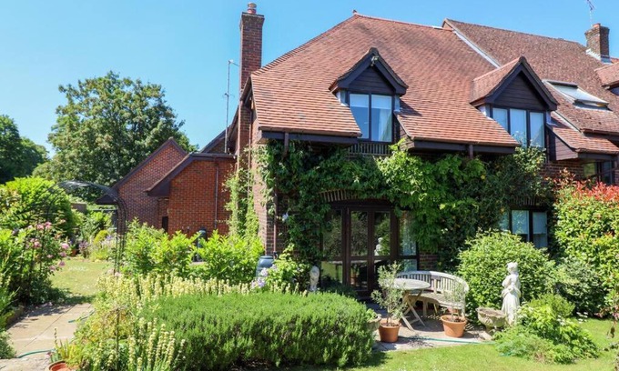 Alresford House | A Magical Retreat, Truly Unique !