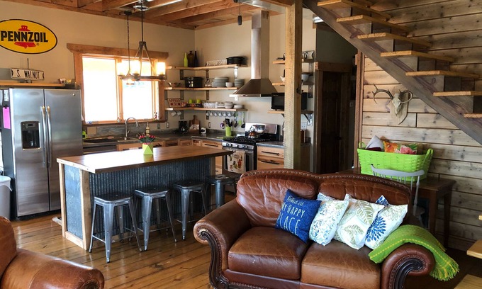 Marceline Cabin | A Missouri Sweet Spot - sleeps 16