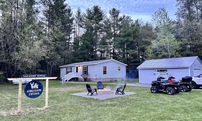 Athelstane Cottage | A peaceful Northwoods cottage with direct trail access.