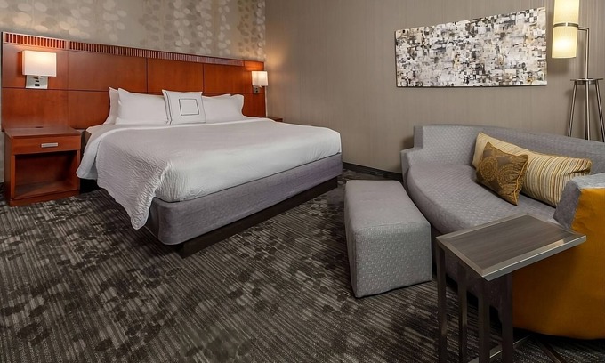 Newark Hotel | A Short Drive from the University of Delaware Botanic Gardens! Pets Allowed!