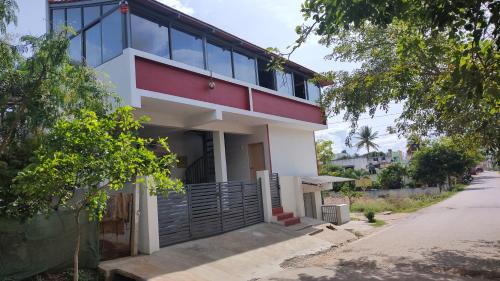 Vijayanagar House | A spacious AC room with wide Balcony -Karimbumel House a perfect place for yoga practicioners