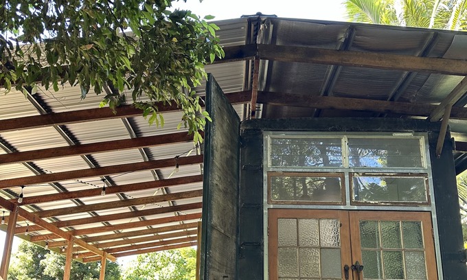 Tuntable Creek Apartment | A unique stay in a freighter truck house surrounded by nature