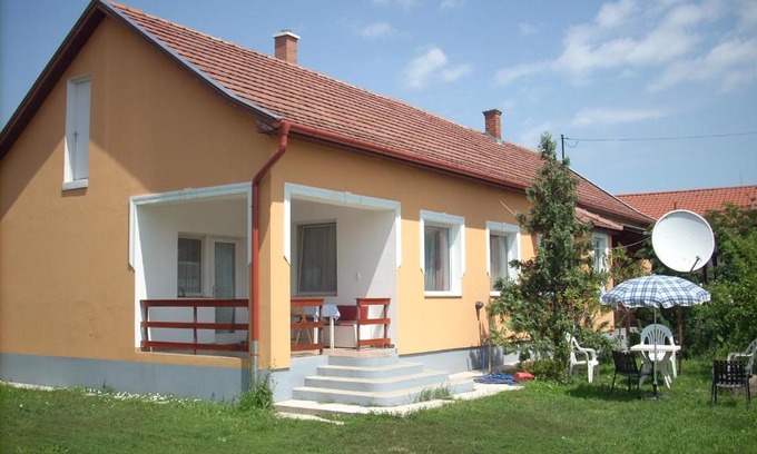 Abadszalok House | Abádi Karmazsin ház