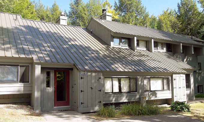 Lincoln House | AC/FP, deck, swim club, near Loon, ski shuttle. V35MN by LRS