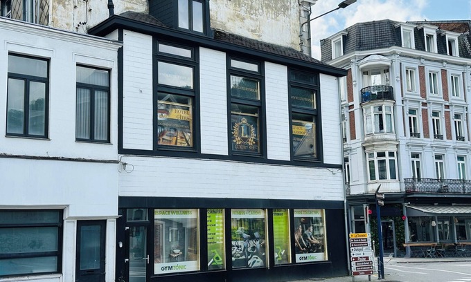 Spa House | Accommodation only 140cm wide in the Spa