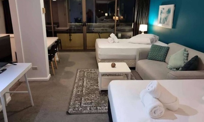 Darlinghurst Apartment | Accommodation Sydney | Hyde Park Studio Apartment with Balcony