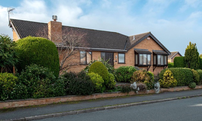 St George Cottage | Aderyn Du - Three Bedroom Cottage, Sleeps 5