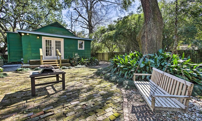Highlands - Perkins Cottage | Adorable Baton Rouge Cottage < 3 Mi to LSU!