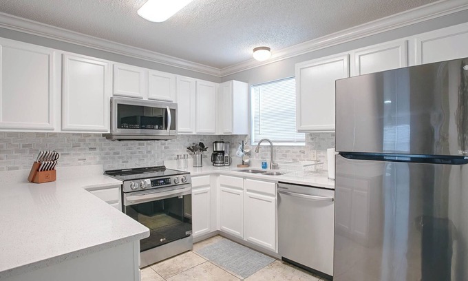 Duval Cottage | Adorable Cottage, fully furnished & free internet, golf cart, newly renovated