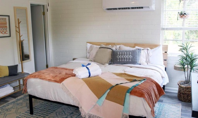 Tempe Apartment | Adorable Ground Level Boho Studio Blocks From Dwntn-C