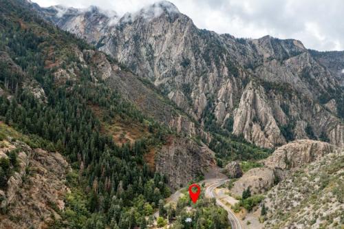 Snowbird House | Adorable Studio Cabin on Big Cottonwood River