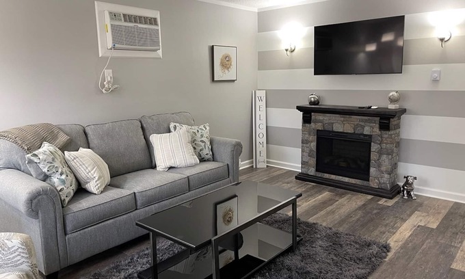 Holly Apartment | Adventure Acres- Suite C1