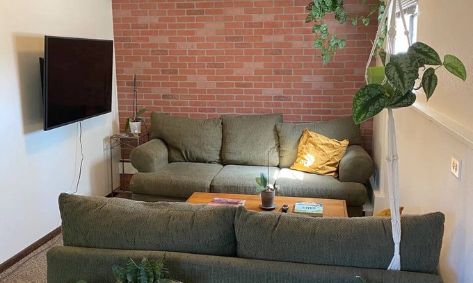 Lafayette Cottage | Adventurer's Paradise 🏔 ⛷ Close to Boulder/Denver