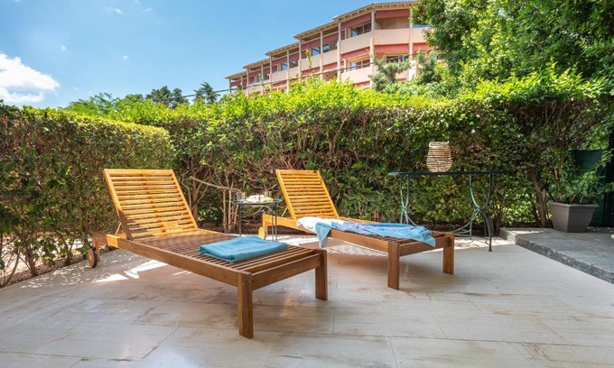 Vouliagmeni Apartment | Aether Vouliagmeni apartment