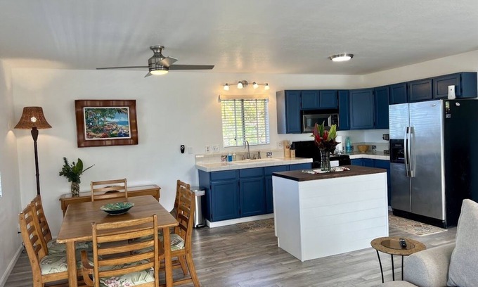 Kona Palisades House | Afforable & quaint upstairs 2Bedroom 1Bath apartment with lanai and Ocean views