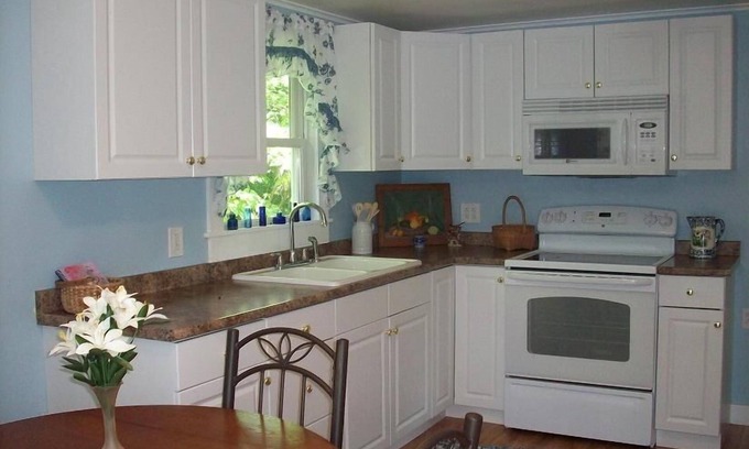 Dorset House | AFFORDABLE, CHARMING, DORSET GETAWAY. PET FRIENDLY. CLOSE TO THE HORSE SHOW.