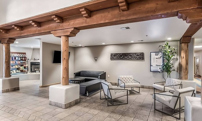 Palm Valley Hotel | Affordable Getaway at Red Lion Inn & Suites Goodyear Phoenix! Free Breakfast!