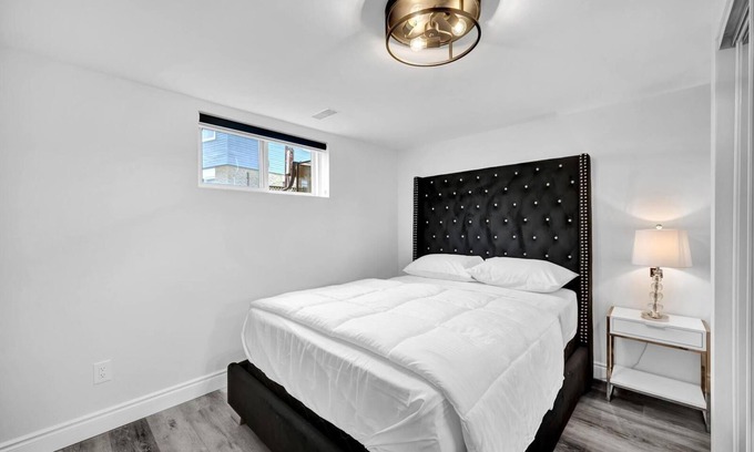 Brampton Apartment | Affordable Luxury 20min from YYZ in Brampton