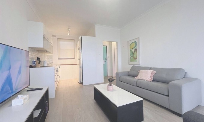 Maroubra Apartment | Affordable Ocean View 1BDR Unit Maroubra Beach