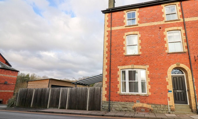 Rhayader Cottage | AFONWY HOUSE, pet friendly, with hot tub in Rhayader