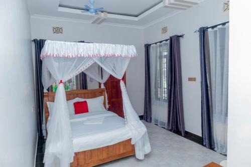 Mto wa Mbu Hotel | African Jacana Inn and Camps