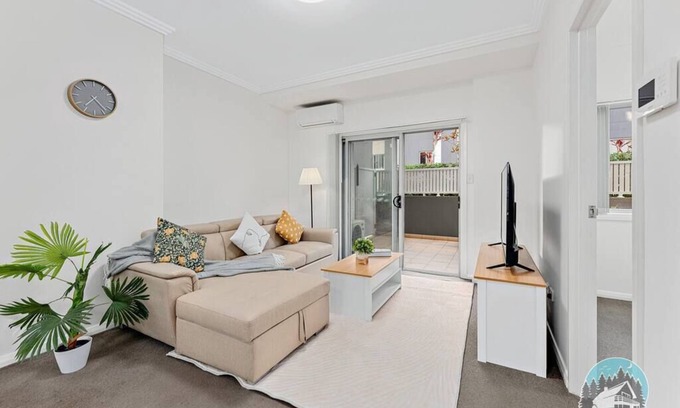 Wentworthville Apartment | Aircabin - Wentworthville - 2 Beds Apt Free Park
