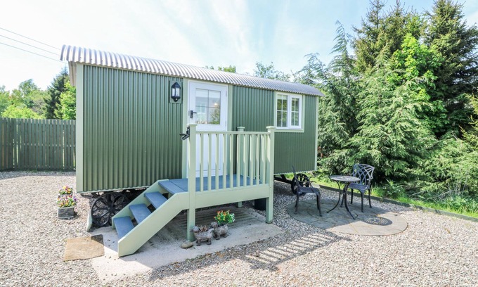 Forfar Cottage | AIRLIE, pet friendly, with a garden in Forfar