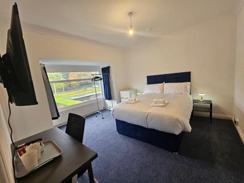 Bloxwich House | Airport Lodge