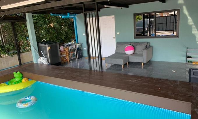 Khum Thong Villa | Airport Pool Villa