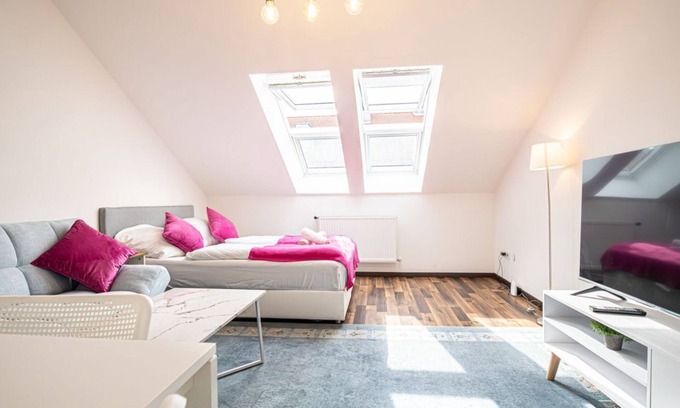 Penzing Apartment | Airy Attic Apt.: Stylish Studio w/Terrace & View