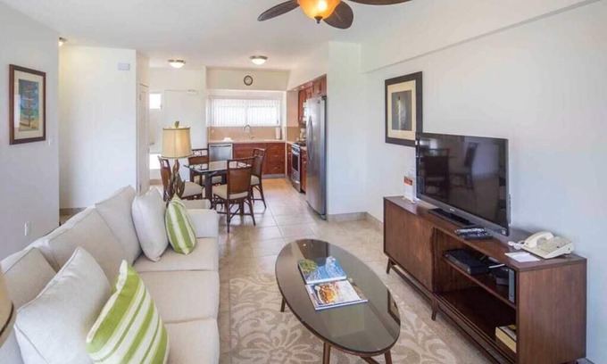 Waikiki Condo | Airy, Casual Ocean View Suite w/Upgraded Kitchen, Free WiFi-Waikīkī Shore 1406