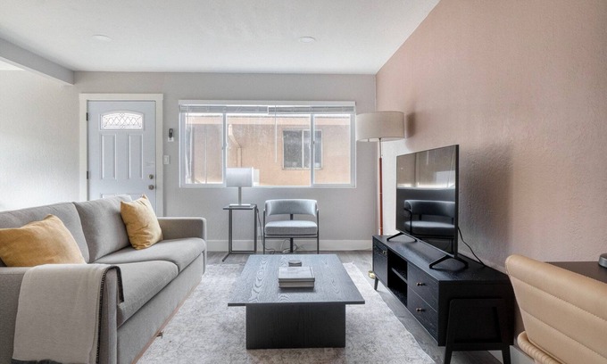 Santa Clara Apartment | Airy Santa Clara 1BR w/Pool, Parking & A/C, nr Tech Hub, by Blueground