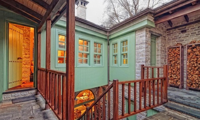 Dilofo Hotel | Aithrio