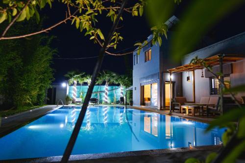 La Ville Haute Villa | Al Nakheel - Ferme Spacieuse avec Grande Piscine Privée et Espace Vert