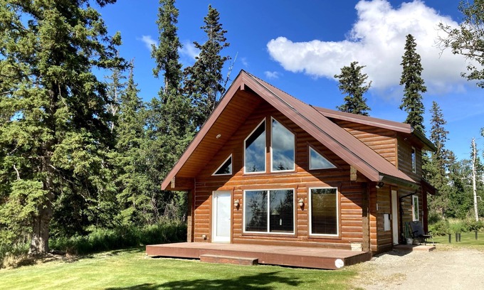 Delta Junction House | Alaska Range Hideaway luxury cabin w/ mountain view