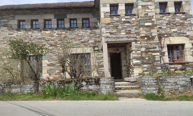 O Cebreiro House | Albergueria Frade