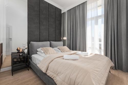 Srodmiescie Apartment | Aleje Jerozolimskie 25 by Homeprime