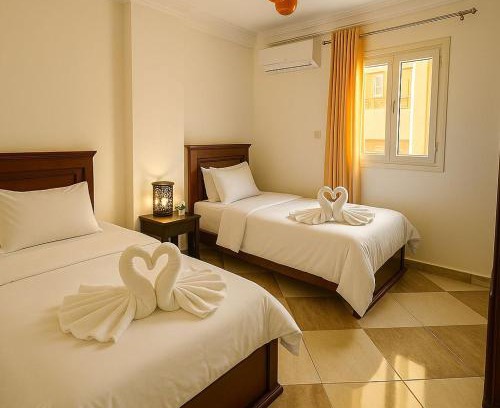 Ar-Raml 2 Apartment | Alex 2BR - Smart TV - Wi-Fi - Work Desks & Bicycle