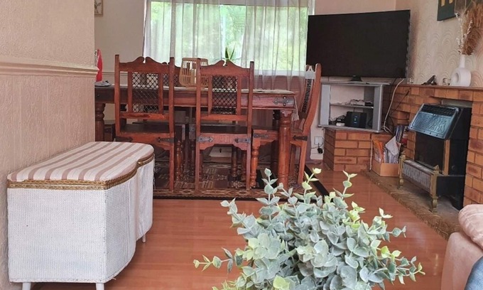 Measham House | Alex's place-House in a quiet area.n1 double room available.