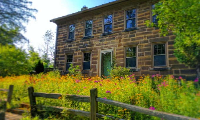 Mansfield Bed & Breakfast | Alexander Room ---- Less than 3 miles from Shawshank!