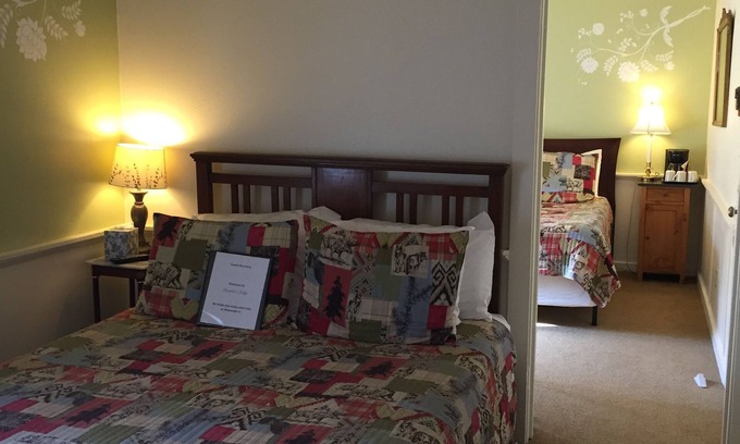 Ashford Cabin | Alexander's Lodge At Mt Rainier(2 beds, breakfast included)