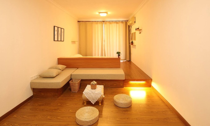 Huangpu Apartment | {Alive} 2 Double Bed Tatami with Projector