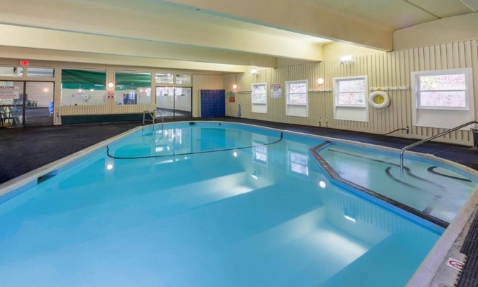 South Lee Hotel | All Season Escape | Four 2BR Rooms, Pools, Movie Nights & Game Room Galore