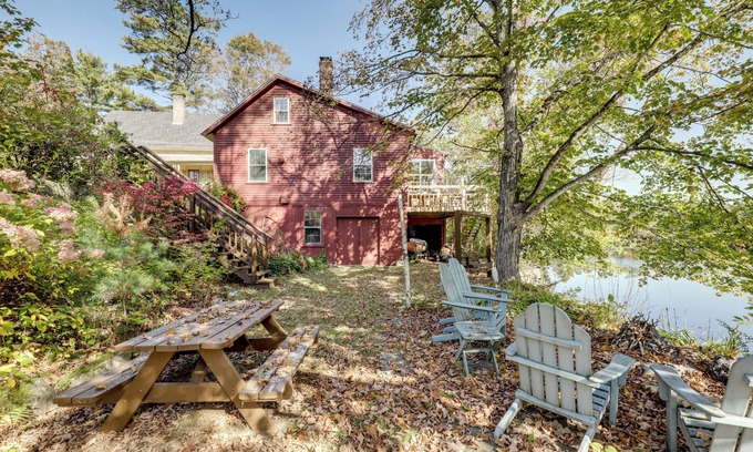 Bradford House | All-Season Lakefront Escape 8 Mi to Mount Sunapee