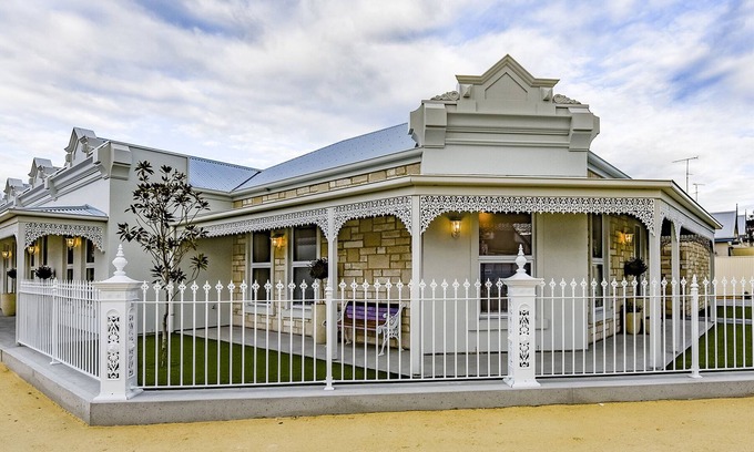 Naracoorte Apartment | Aloha Central Luxury Accommodation