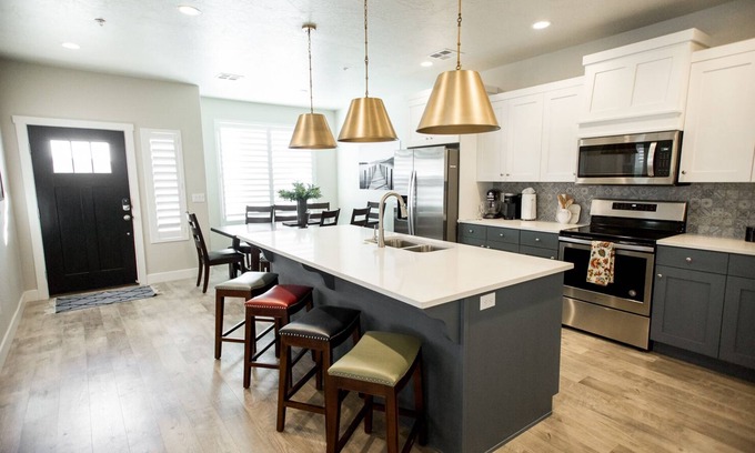 Washington Fields Condo | ❀Aloha❀ - Tropical Island Retreat | POOL IS OPEN! Great Family Friendly Vacation!