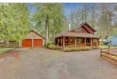 Mount Hood Village House | Alpine Cabin