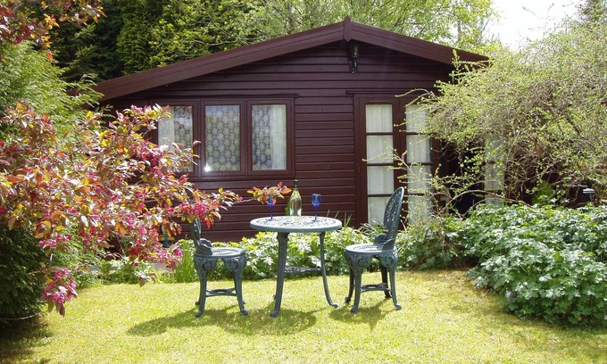 Pontyclun Cabin | ALPINE LODGE, LLWYNAU FARM, LLANTRISANT - 12 MILES FROM CARDIFF. CRF72 8LP. RCT.