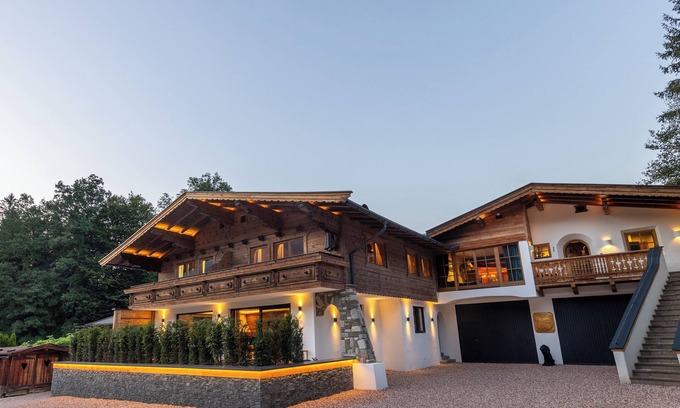 Kitzbuehel Apartment | Alpine retreat: mountain magic in Kitzbühel